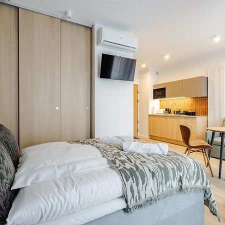 Stylowe Studio Very Berry W Poznaniu Z Parkingiem I Balkonem By Noclegi Renters Exterior foto